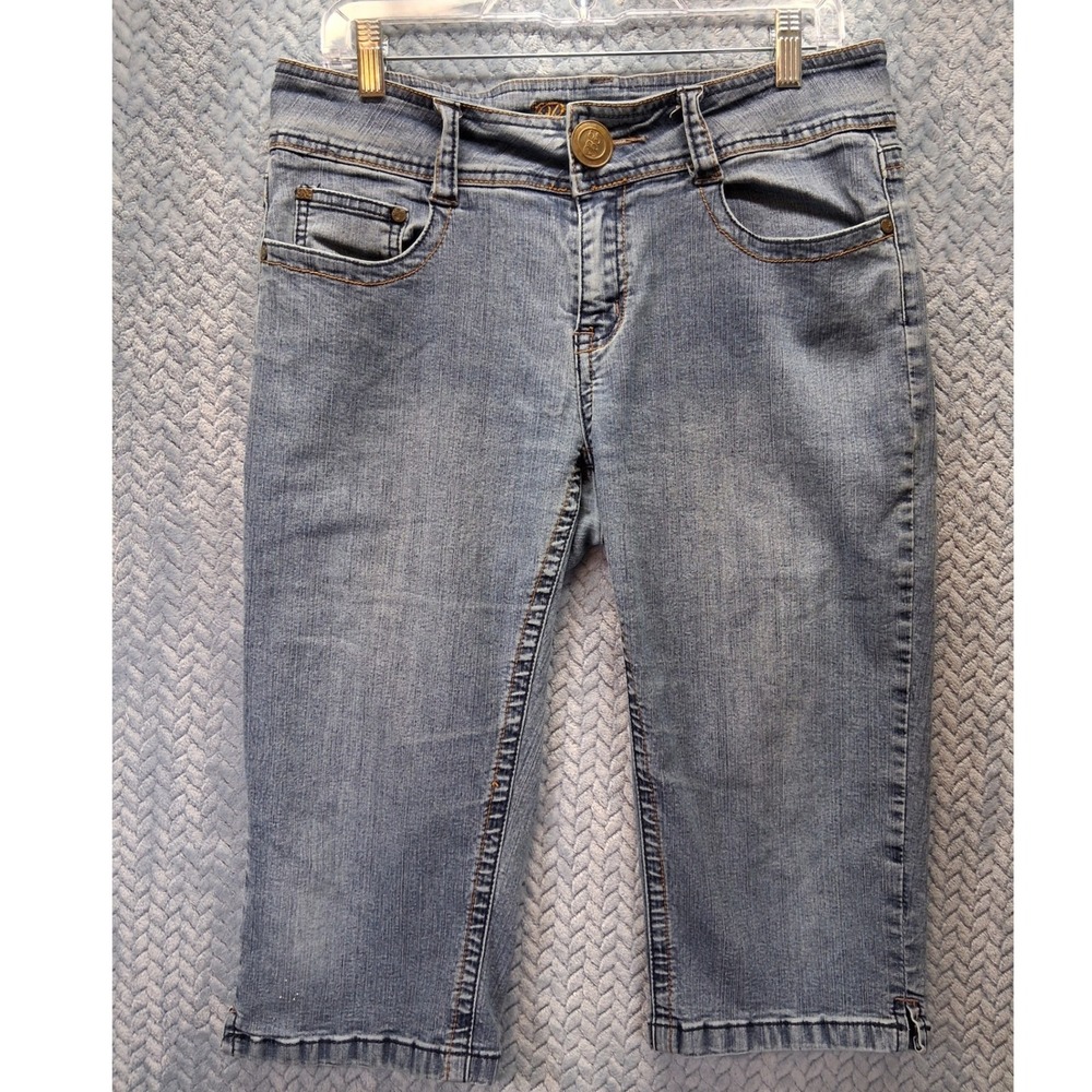 B.G. Bubble Gum Jeans Womens Size 14 Capri Cropped Denim Pants Medium Wash